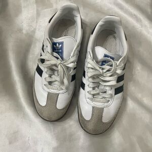 Adidas Sambas size 5.5 women’s